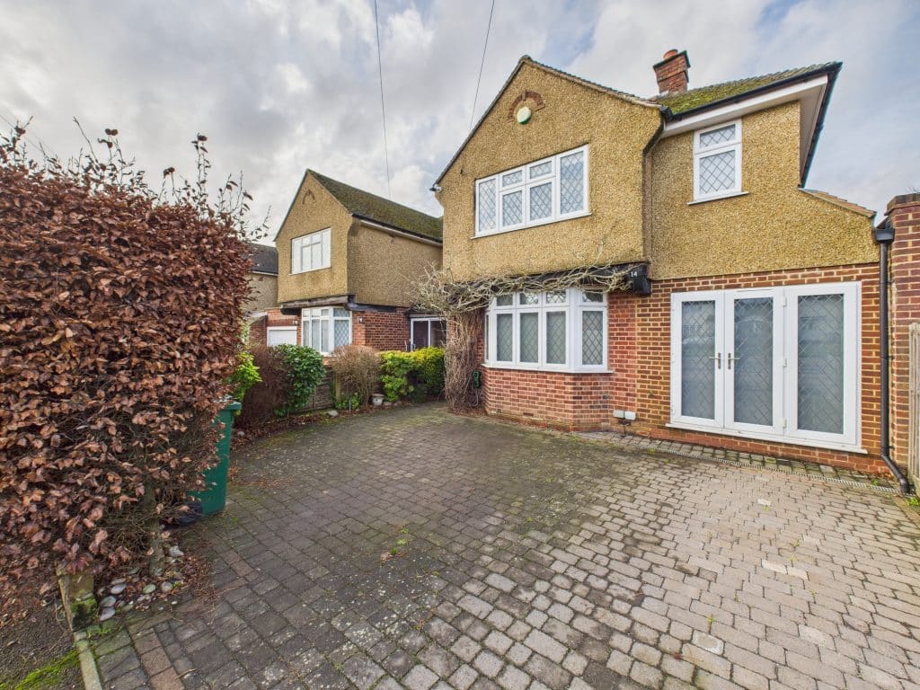 BROOMSFIELD hertfordshire neutral location house CAM02119G0 PR0526 STILL024
