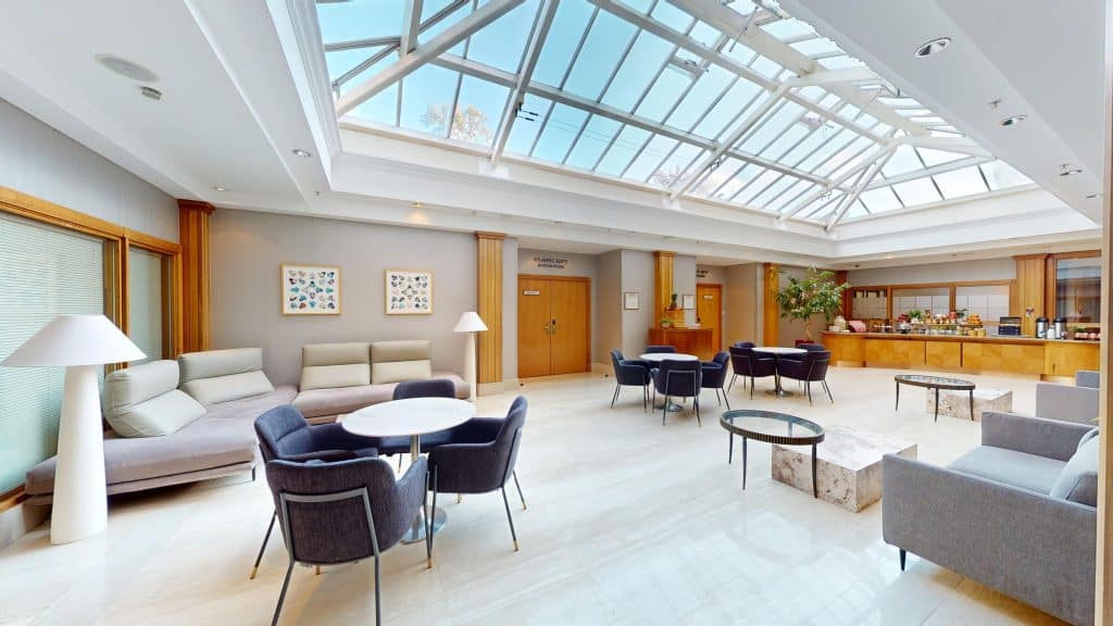 HEATHROW HOTEL middlsex uxbridge Sheraton Skyline Hotel London HeathrowConservatory