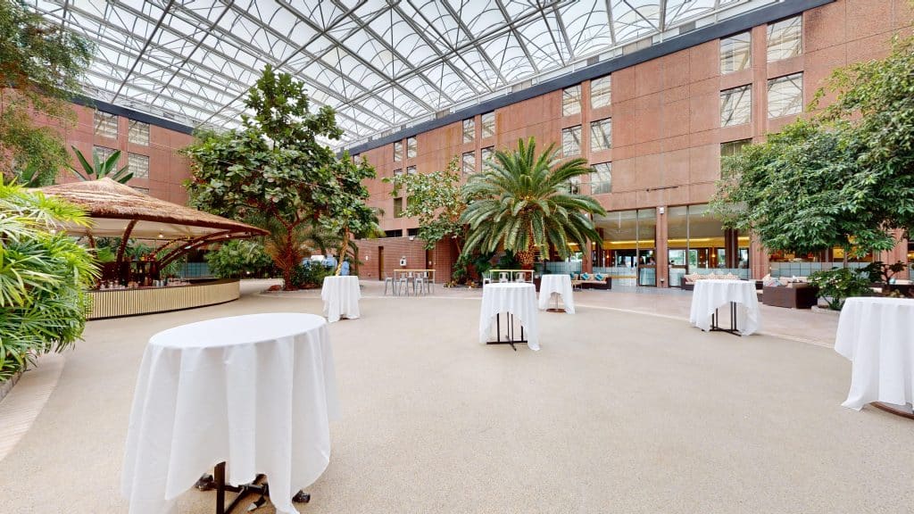 HEATHROW HOTEL middlsex uxbridge Sheraton Skyline Hotel London HeathrowSky Garden (2)