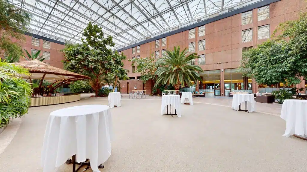 HEATHROW HOTEL middlsex uxbridge Sheraton Skyline Hotel London HeathrowSky Garden (2)