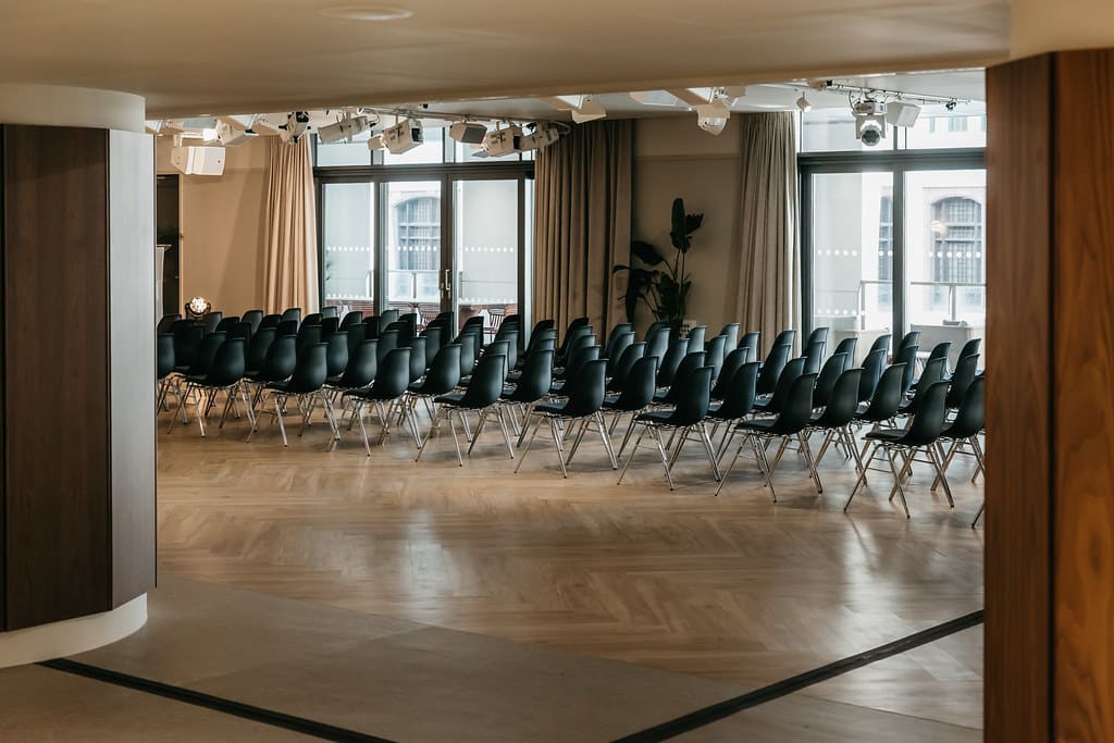 LANDING CANARY WHARF east london venue commercial space 260305 landingcanarywharf spacesstories siennalorrainegray 1582 55140686892 l
