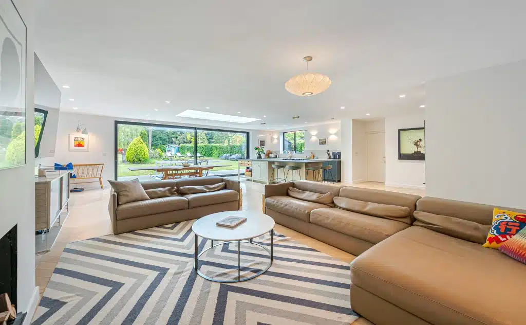 LAWN HOUSE bromley kent contemporary location house Location Creation: Lawn House: Dining and living