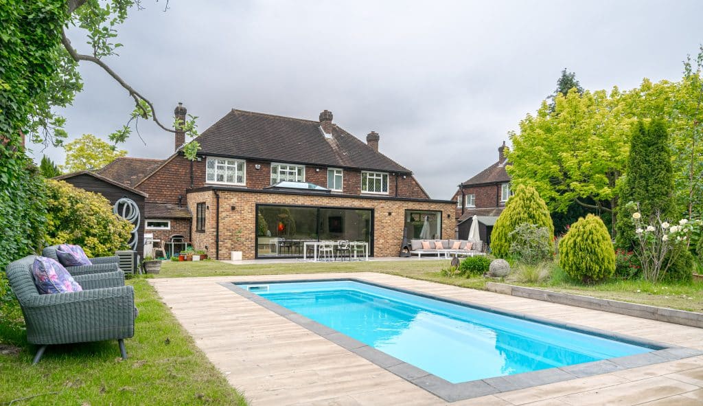 LAWN HOUSE bromley kent contemporary location house Location Creation: Lawn House: Swimming pool (1)