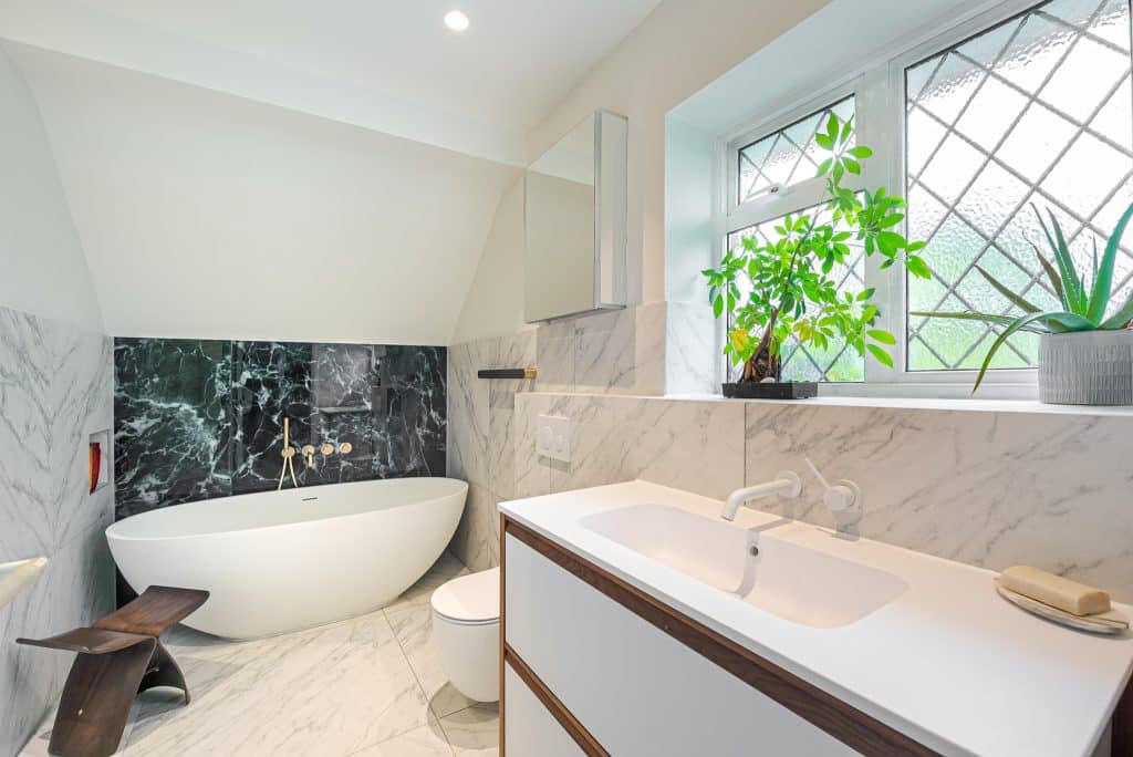 LAWN HOUSE bromley kent contemporary location house Location Creation: Lawn House: bathroom (3)