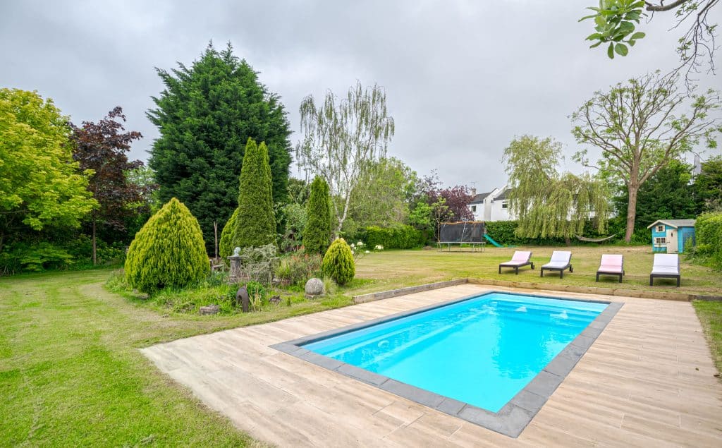 LAWN HOUSE bromley kent contemporary location house Location Creation: Lawn House: swimming pool