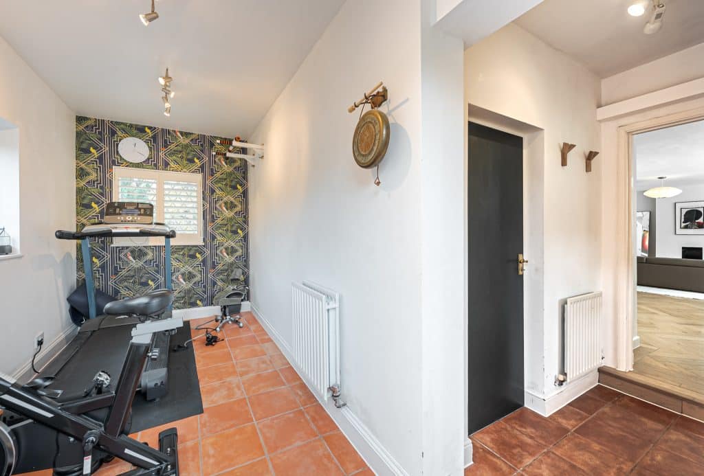 LAWN HOUSE bromley kent contemporary location house Location Creation: Lawn House: utility and gym