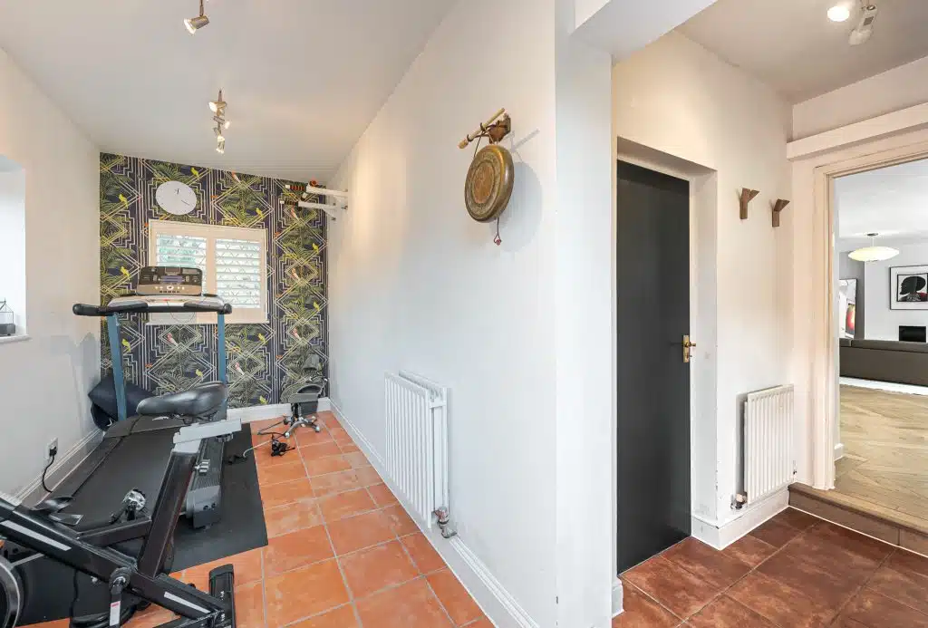 LAWN HOUSE bromley kent contemporary location house Location Creation: Lawn House: utility and gym