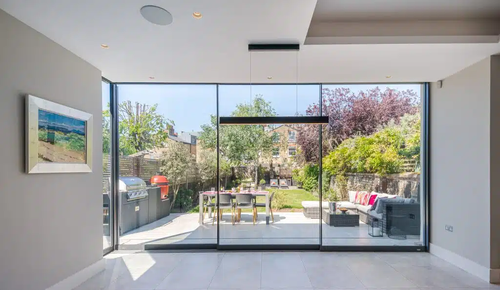 RITHERDON ROAD Modern, Architect designed Family Home location house Location Creation: Ritherdon: Dining and glass doors