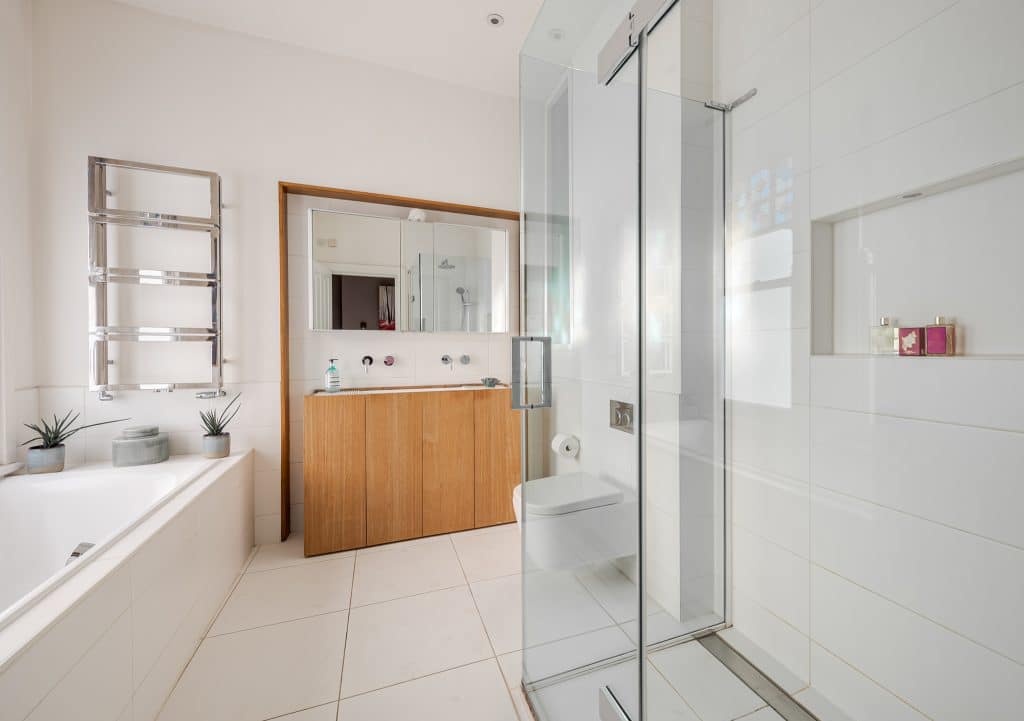 RITHERDON ROAD Modern, Architect designed Family Home location house Location Creation: Ritherdon Road: bathroom