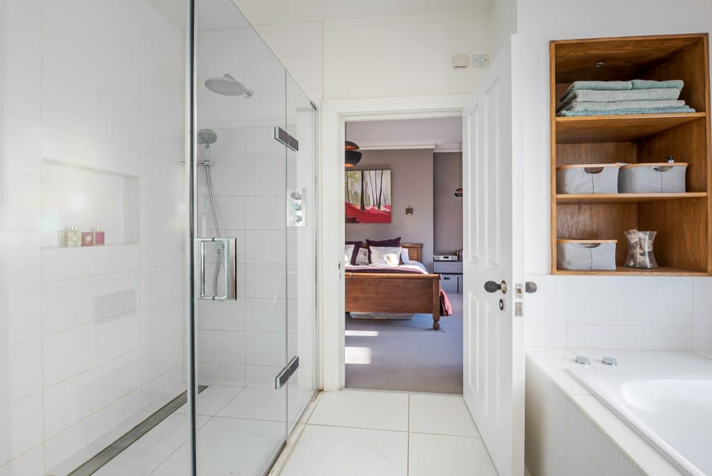 RITHERDON ROAD Modern, Architect designed Family Home location house Location Creation: Ritherdon Road: ensuite