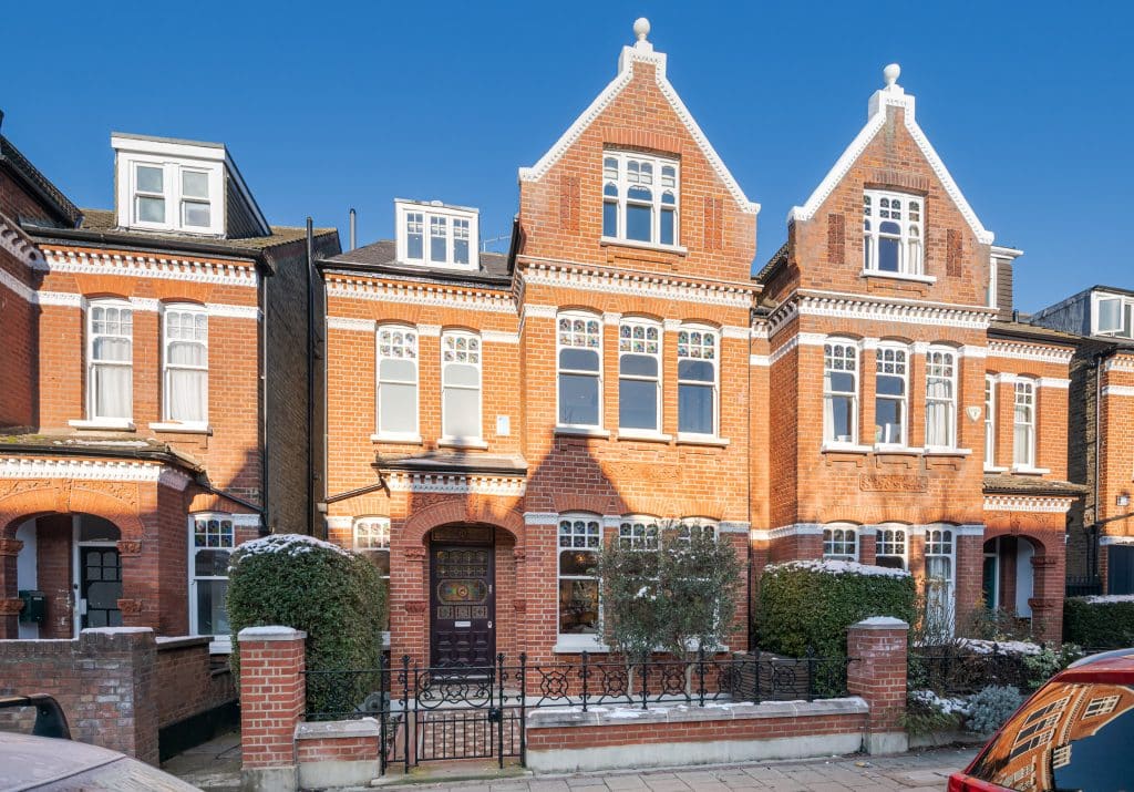 RITHERDON ROAD Modern, Architect designed Family Home location house Location Creation: Ritherdon Road: front of prop