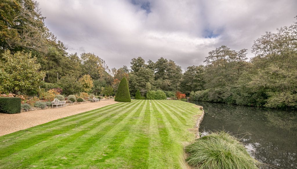 THE LAKE HOUSE 15th century guildford country location house Location Creation:Lake House:Lake 8