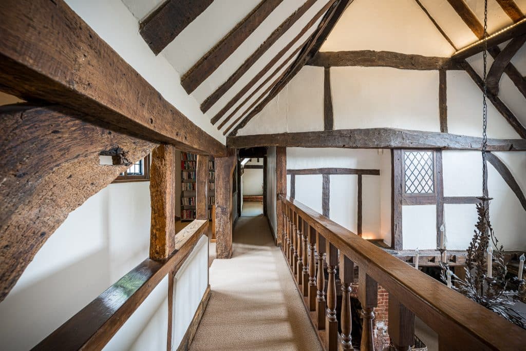 THE LAKE HOUSE 15th century guildford country location house Location Creation:Lake House:dining room 4