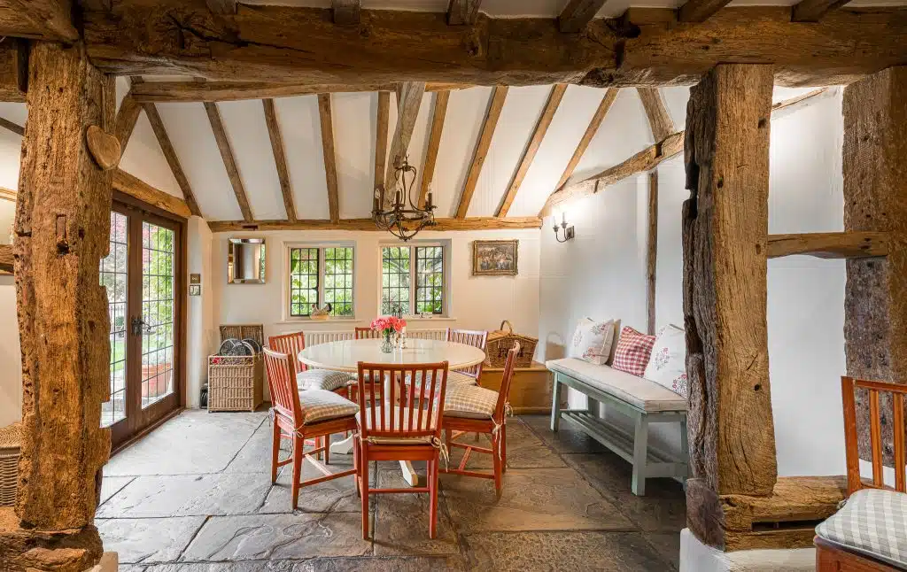 THE LAKE HOUSE 15th century guildford country location house Location Creation:Lake House:second dining