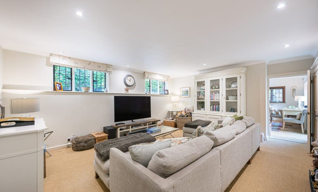 THE LAKE HOUSE 15th century guildford country location house Location Creation:Lake House:tv room