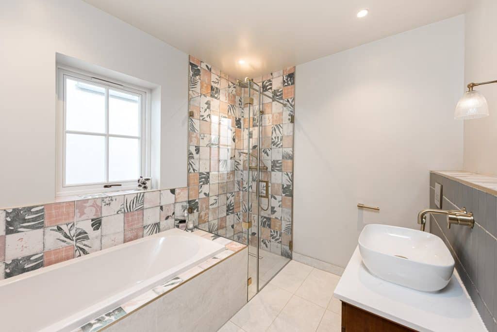 LANGHAM HOUSE twickenham richmond modern neutral location house Langham Location House TW11:bathroom