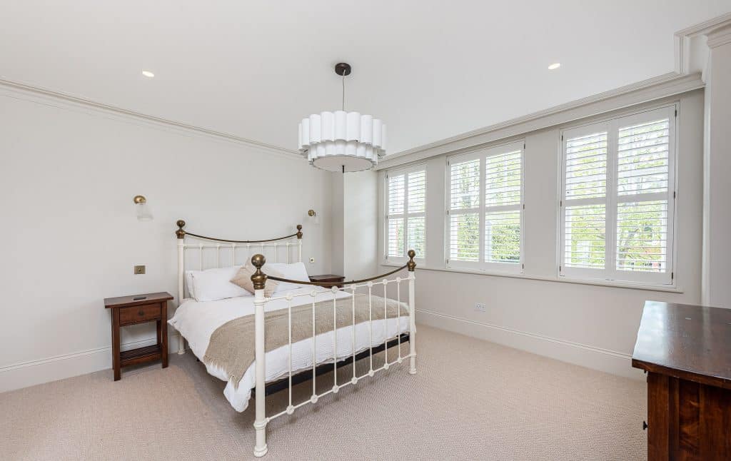 LANGHAM HOUSE twickenham richmond modern neutral location house Langham Location House TW11:bedroom2