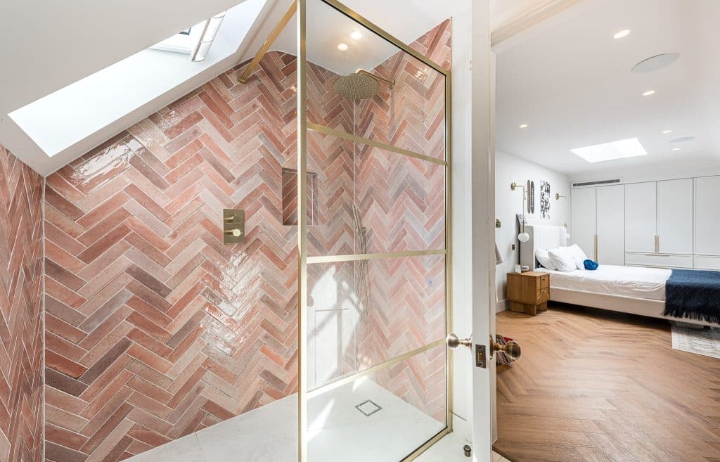 LANGHAM HOUSE twickenham richmond modern neutral location house Langham Location House TW11:bedroom3 and ensuite