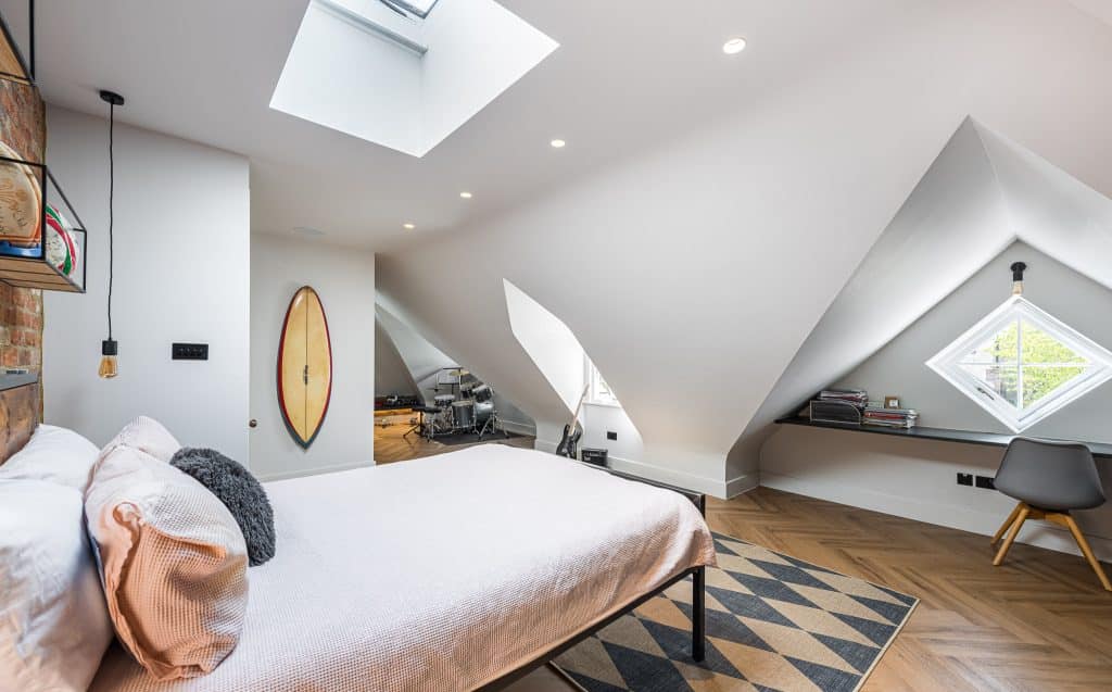 LANGHAM HOUSE twickenham richmond modern neutral location house Langham Location House TW11:bedroom4