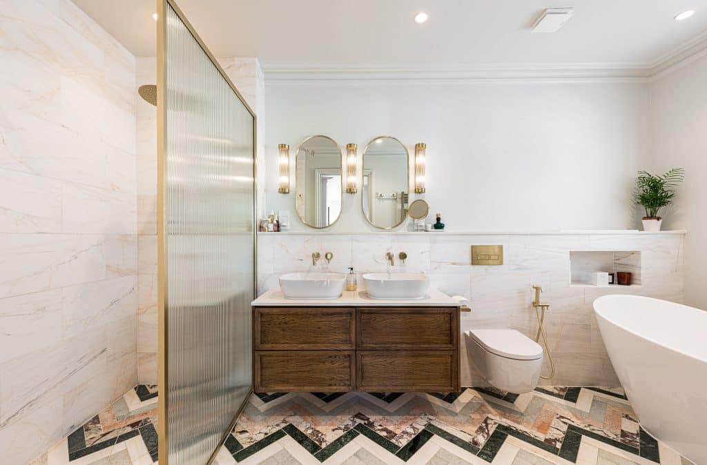 LANGHAM HOUSE twickenham richmond modern neutral location house Langham Location House TW11:master ensuite