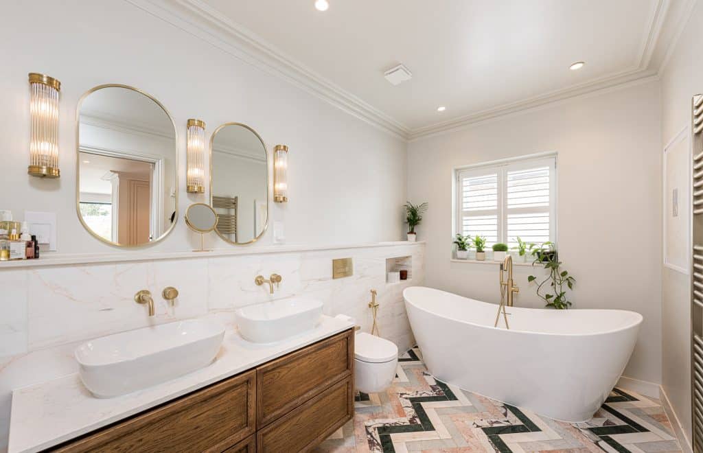 LANGHAM HOUSE twickenham richmond modern neutral location house Langham Location House TW11:master ensuite 2