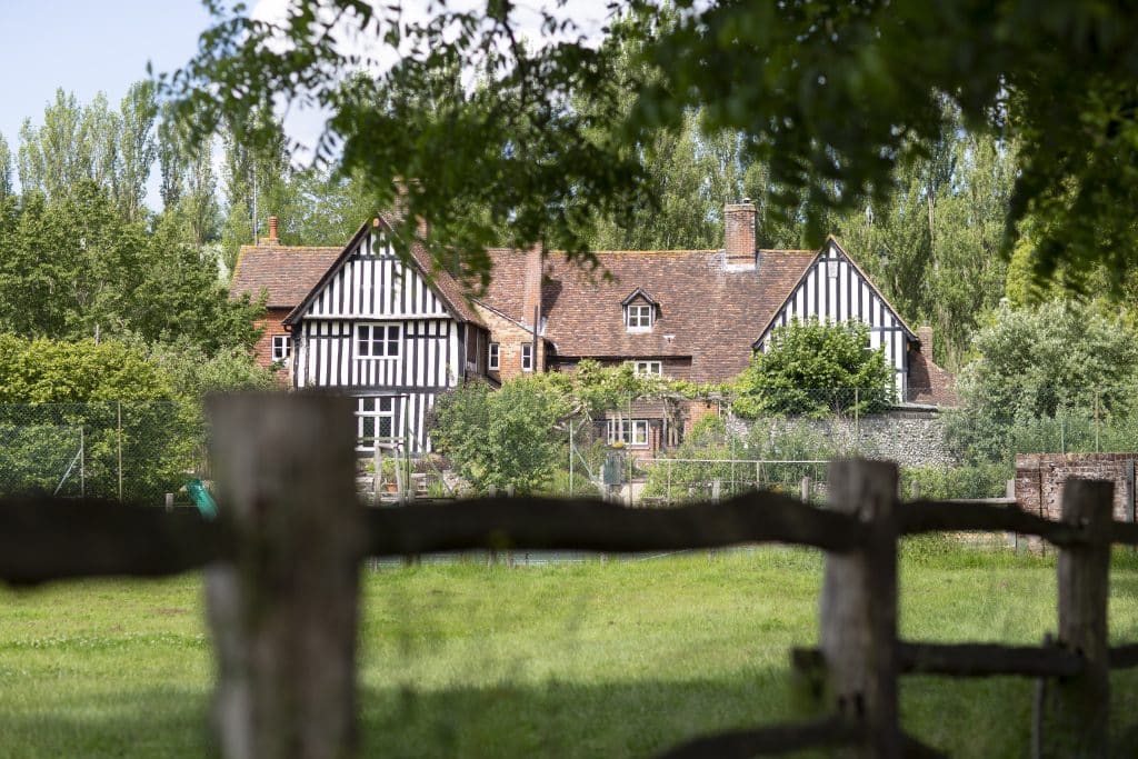 ROLLING HILL FARM Kent countryside shoot location house Castle Farm Location18
