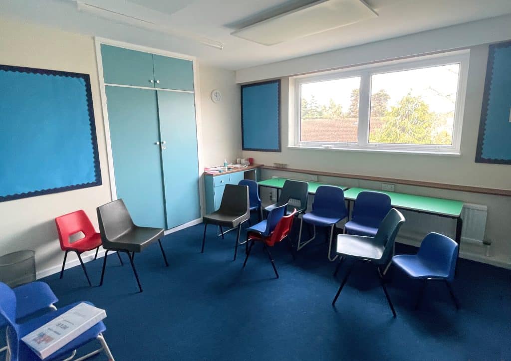 SURREY SYNAGOGUE Weybridge shoot location school office Synagogue upstairs classroom blue