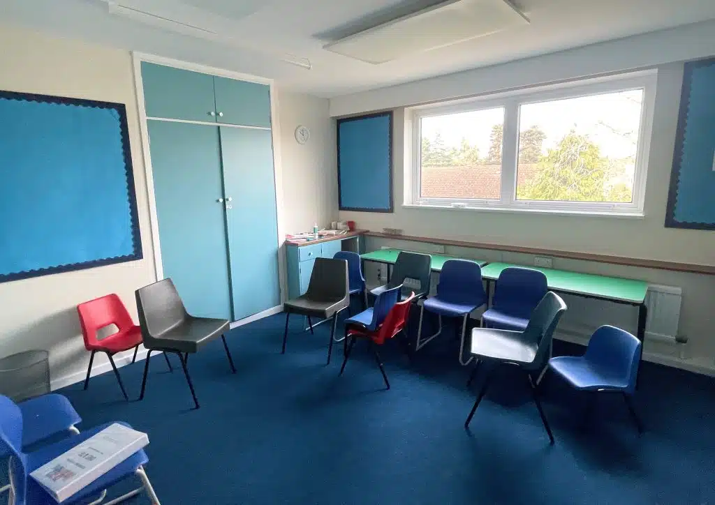 SURREY SYNAGOGUE Weybridge shoot location school office Synagogue upstairs classroom blue