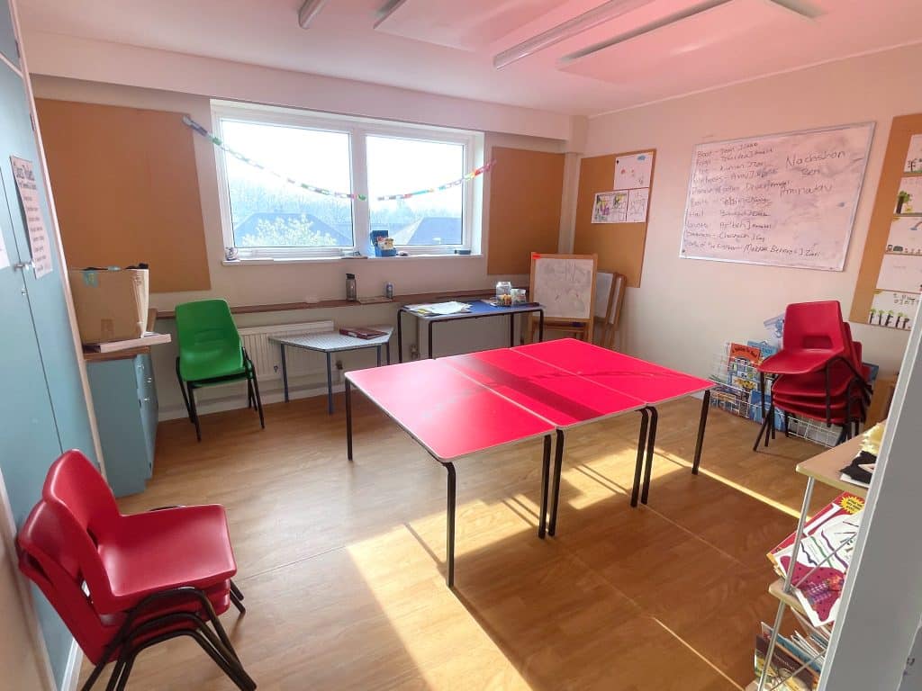 SURREY SYNAGOGUE Weybridge shoot location school office Synagogue upstairs classroom red