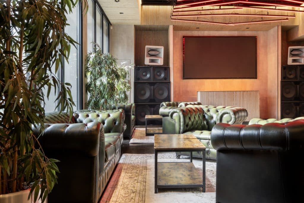 WHITE STUDIO east london venue shoot location hireOnyx Bar12