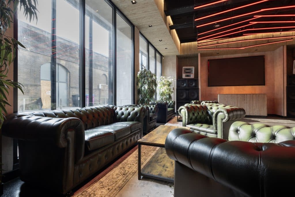 WHITE STUDIO east london venue shoot location hireOnyx Bar14