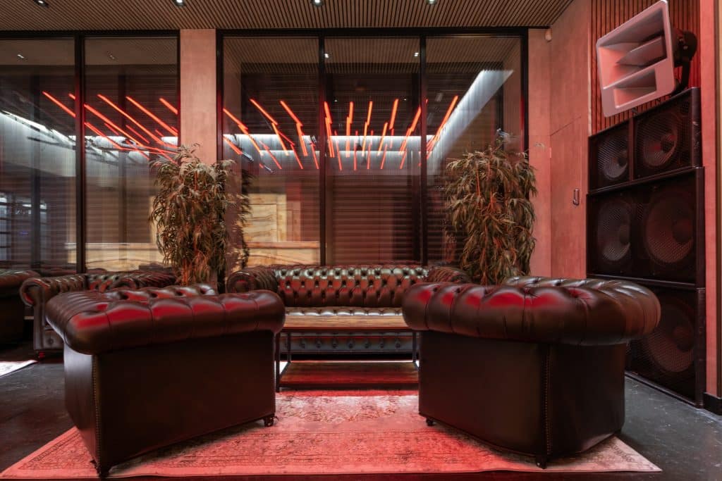 WHITE STUDIO east london venue shoot location hireOnyx Bar24
