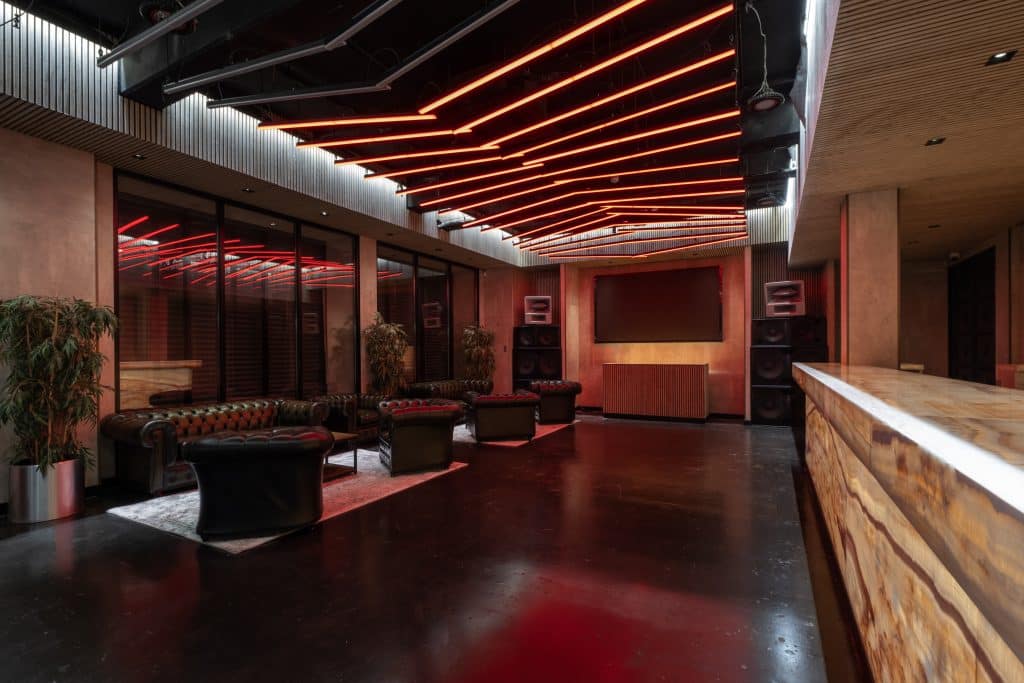 WHITE STUDIO east london venue shoot location hireOnyx Bar26