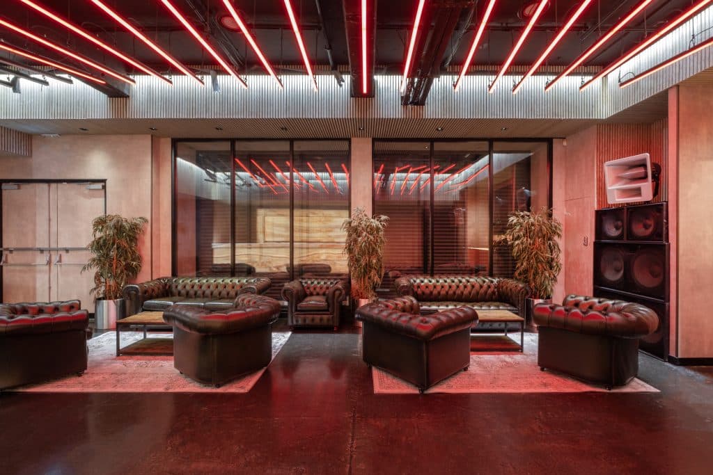 WHITE STUDIO east london venue shoot location hireOnyx Bar52