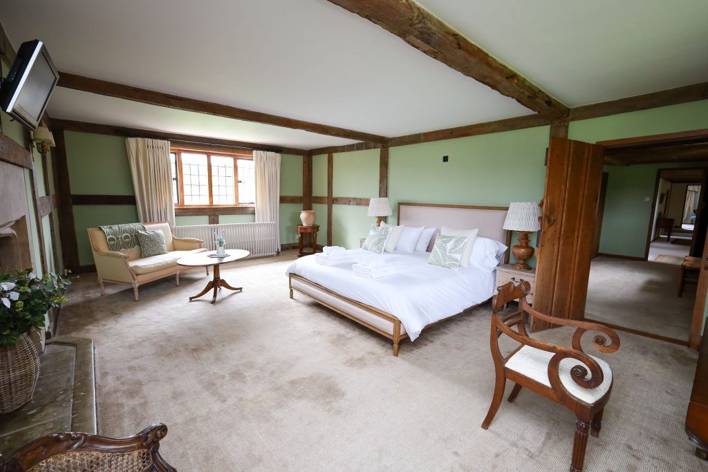 BURNINGFORD MANOR surrey large location house and grounds PHOTO 2024 10 10 17 53 12 11