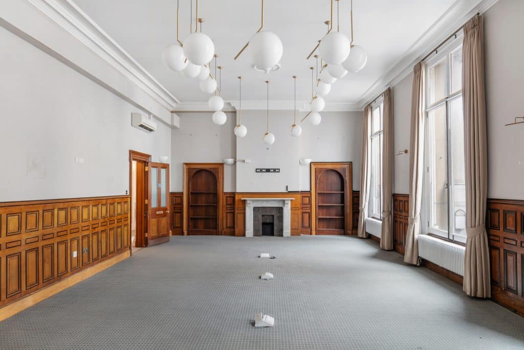 Central London Bank : Police Station Shoot Location 016