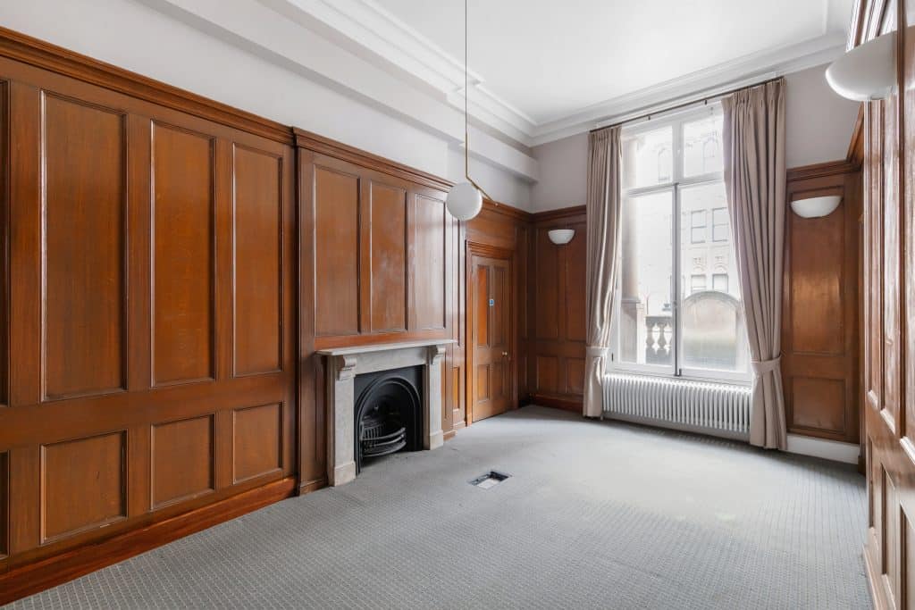 Central London Bank : Police Station Shoot Location 018