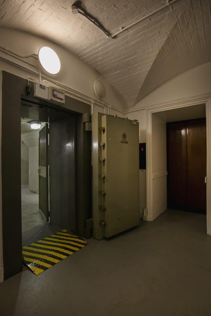 Central London Bank : Police Station Shoot Location 039