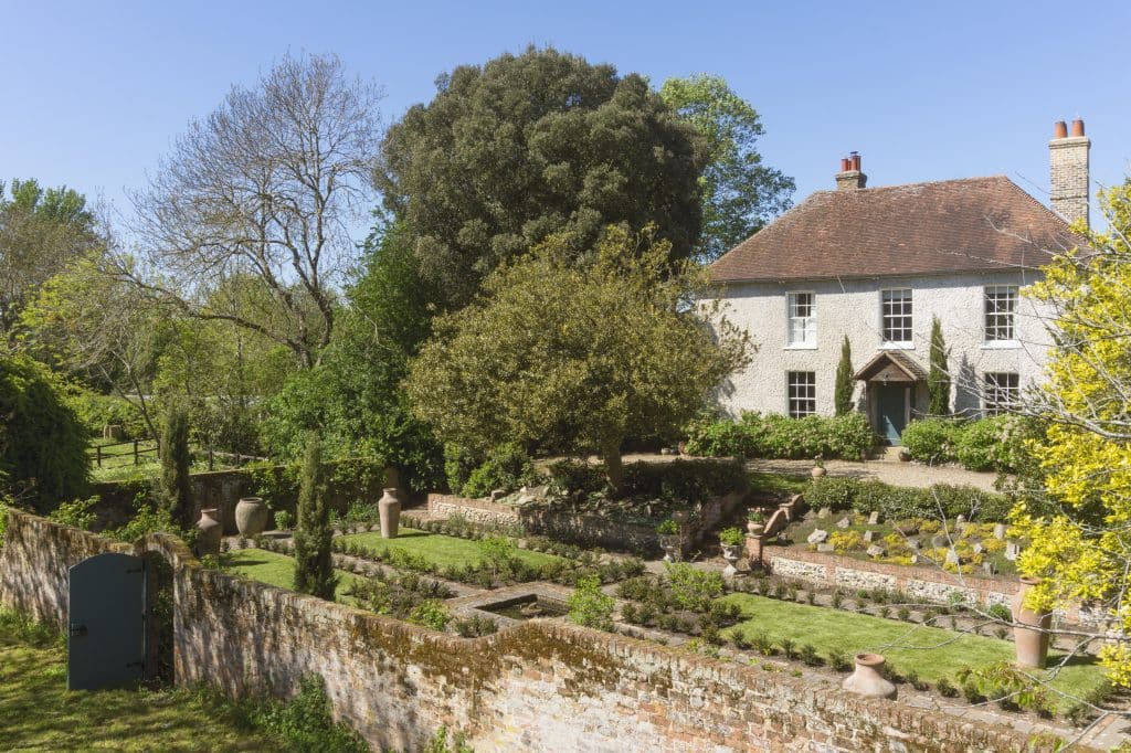 Court Lodge 001Country House In Dartford with large gardens and multiple out houses