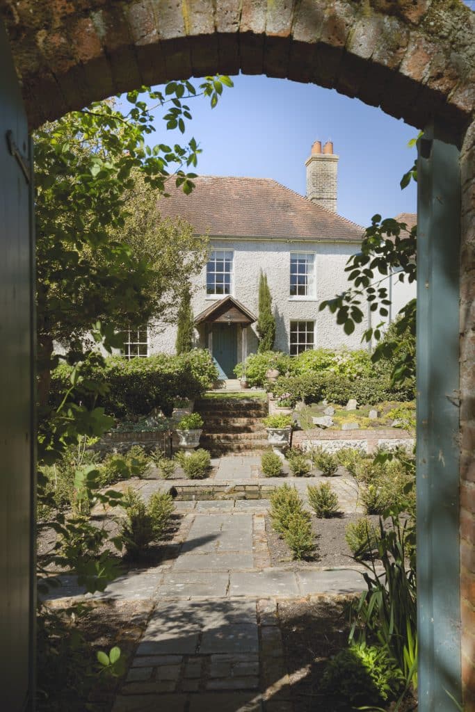 Court Lodge 003Country House In Dartford with large gardens and multiple out houses