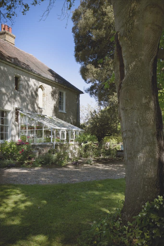 Court Lodge 007Country House In Dartford with large gardens and multiple out houses