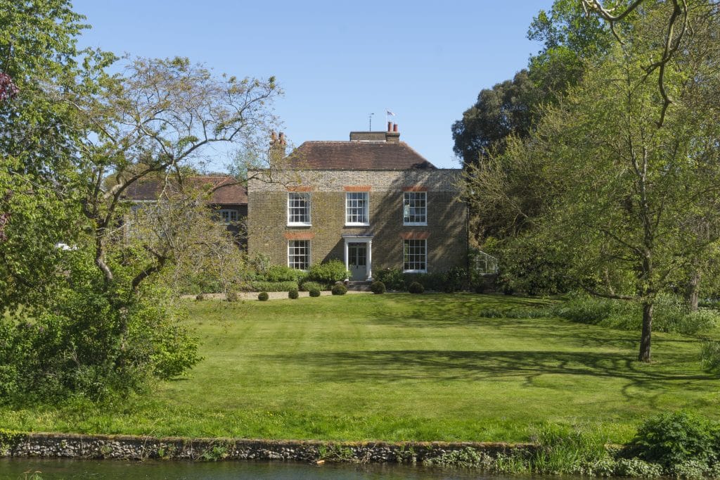 Court Lodge 012Country House In Dartford with large gardens and multiple out houses