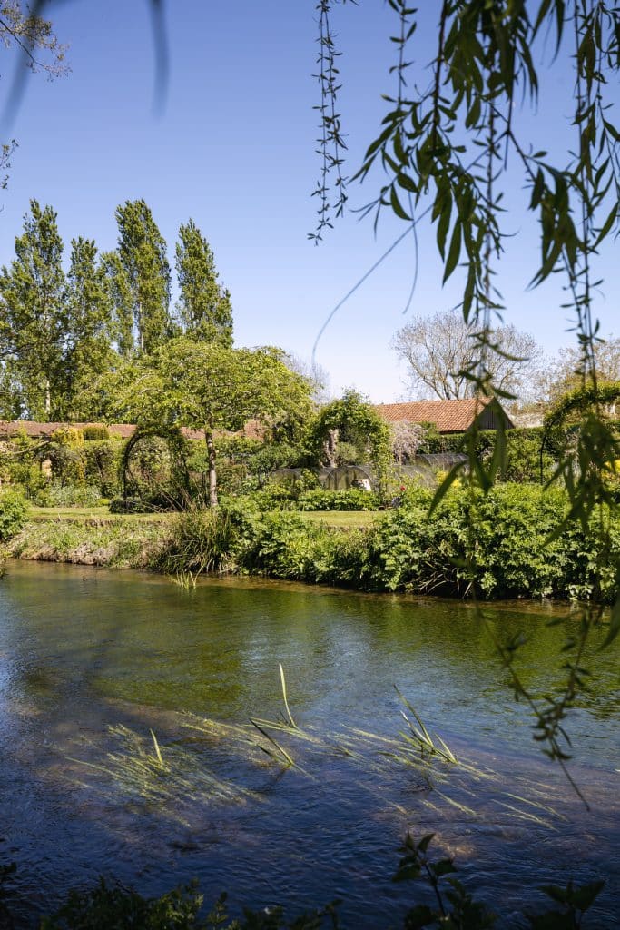 Court Lodge 013Country House In Dartford with large gardens and multiple out houses