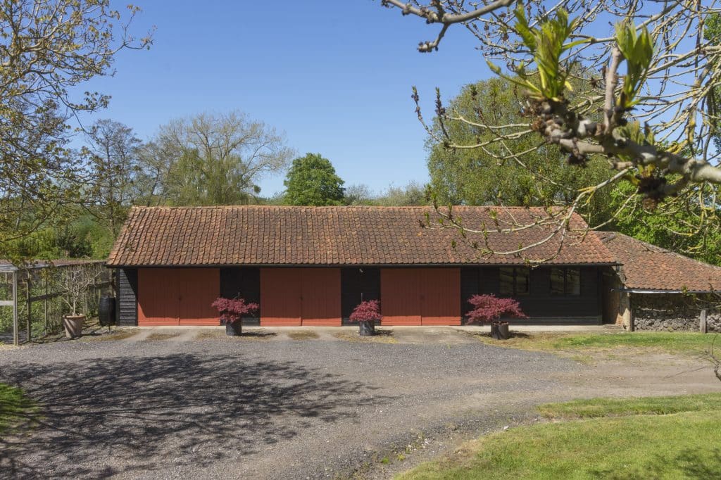 Court Lodge 017Country House In Dartford with large gardens and multiple out houses