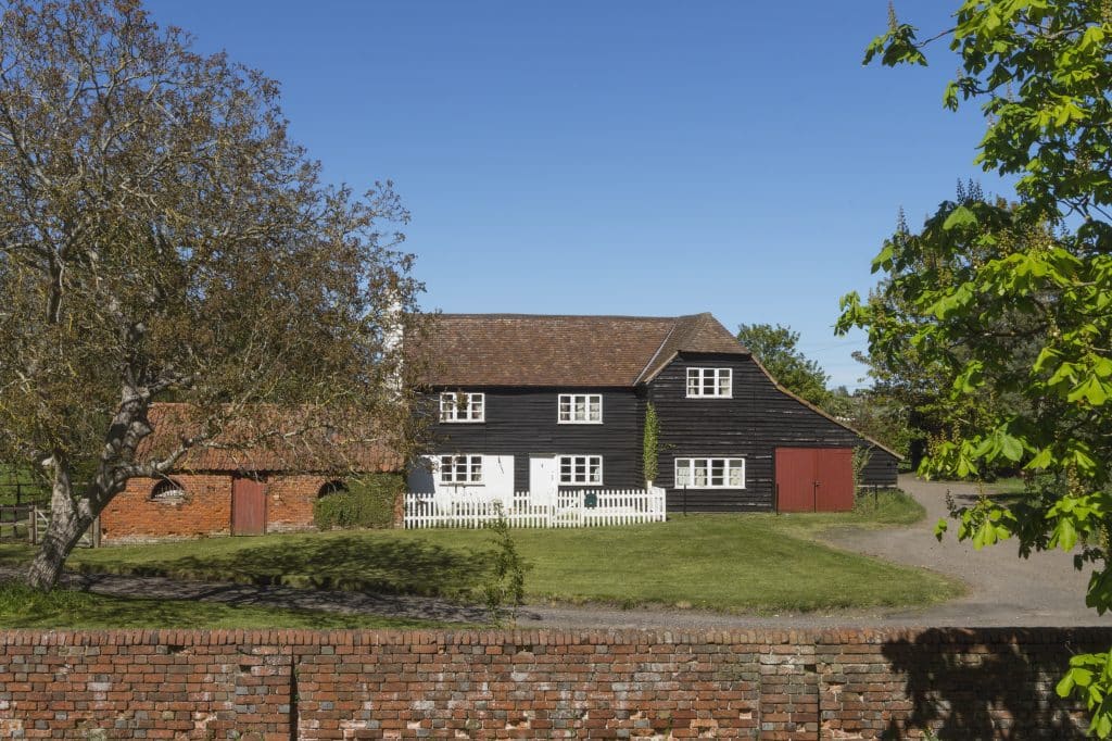 Court Lodge 019Country House In Dartford with large gardens and multiple out houses
