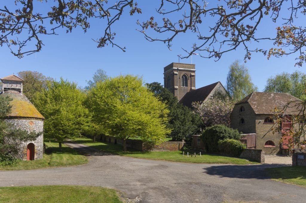 Court Lodge 020Country House In Dartford with large gardens and multiple out houses
