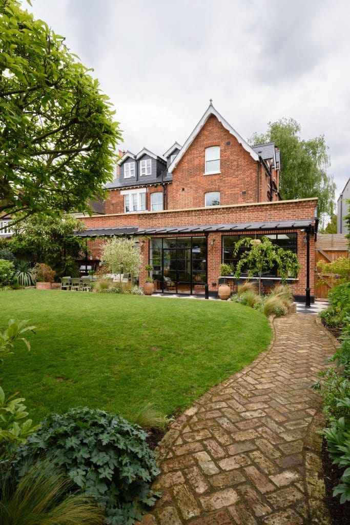 FAIRFAX FAMILY Family home shoot location twickenham Exterior Garden View