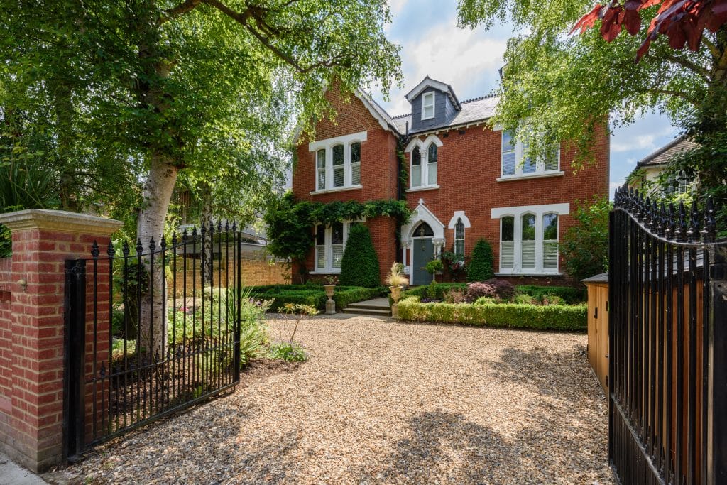 FAIRFAX FAMILY Family home shoot location twickenham Exterior Road View