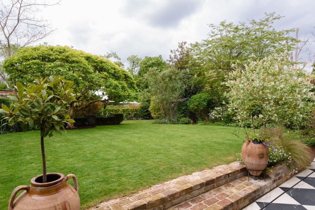 FAIRFAX FAMILY Family home shoot location twickenham Garden (1)