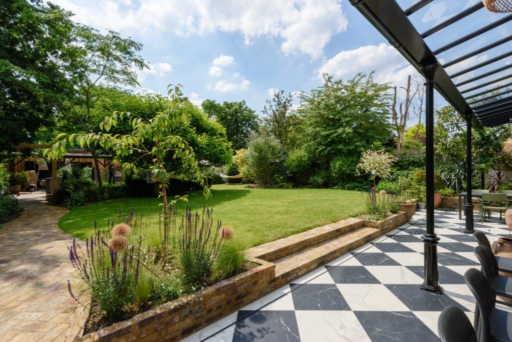 FAIRFAX FAMILY Family home shoot location twickenham Garden